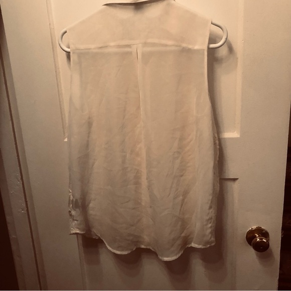Suzy Shier White Sleeveless Blouse with Dress Shirt Collar enlarge. Gently used - Picture 2 of 8